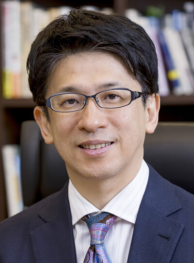 岸 博幸 氏